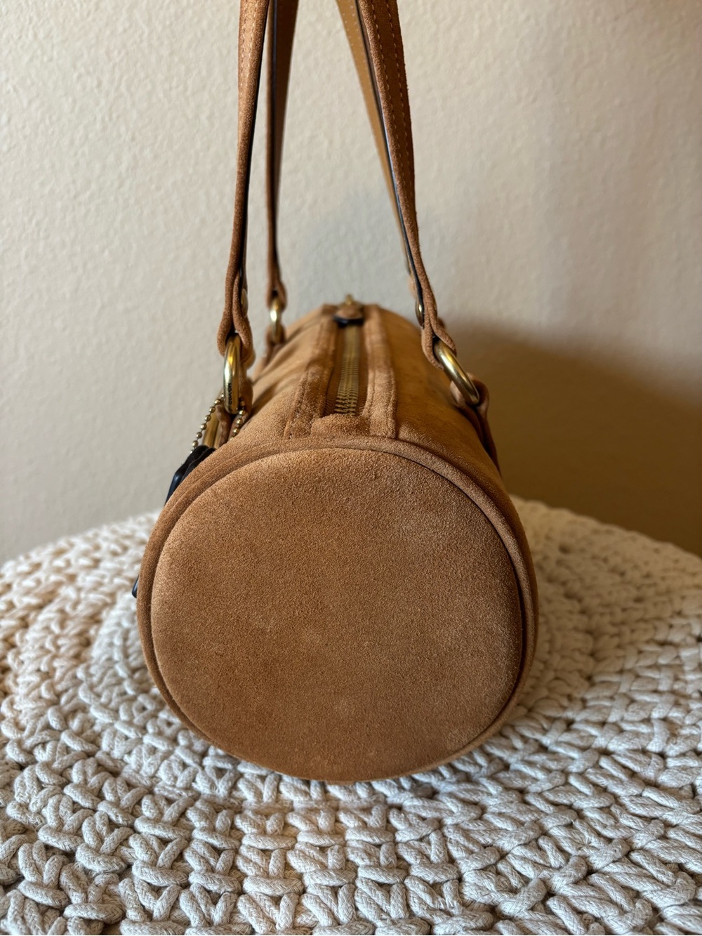 COACH Kisslock Barrel 28 in Caramel suede - Picture 3 of 7